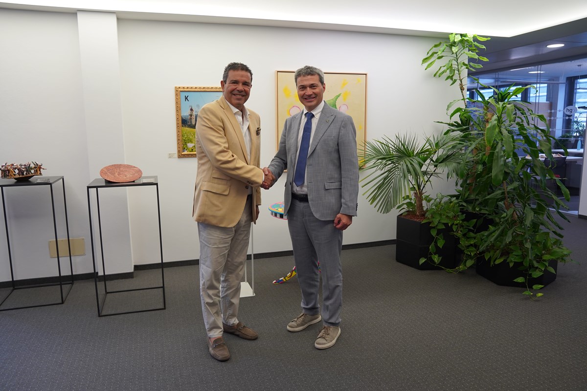 Seit vielen Jahren steht der HGV den jungen Sporttalenten Südtirols zur Seite. Im Bild Sporthilfe-Präsident Giovanni Podini mit HGV-Präsident Klaus Berger.