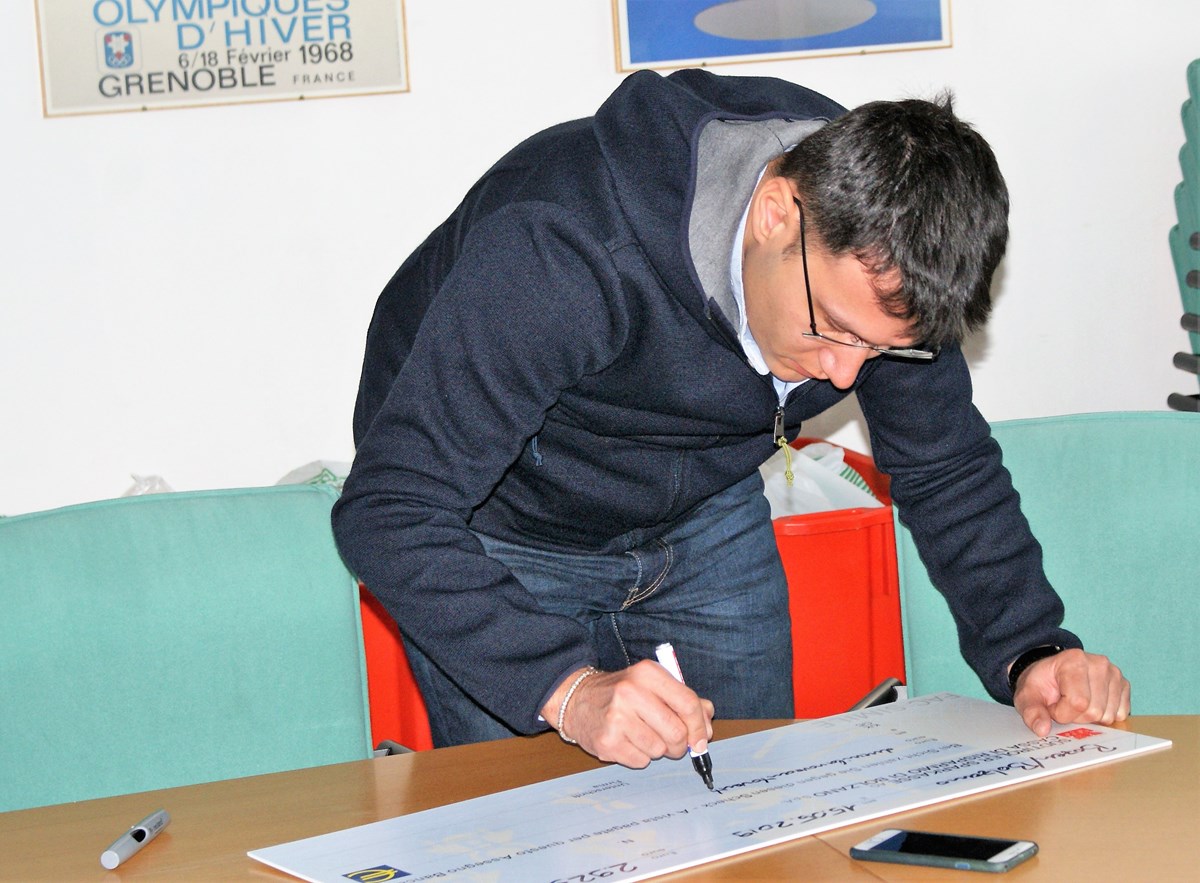Francesco Tessari firma gli assegni