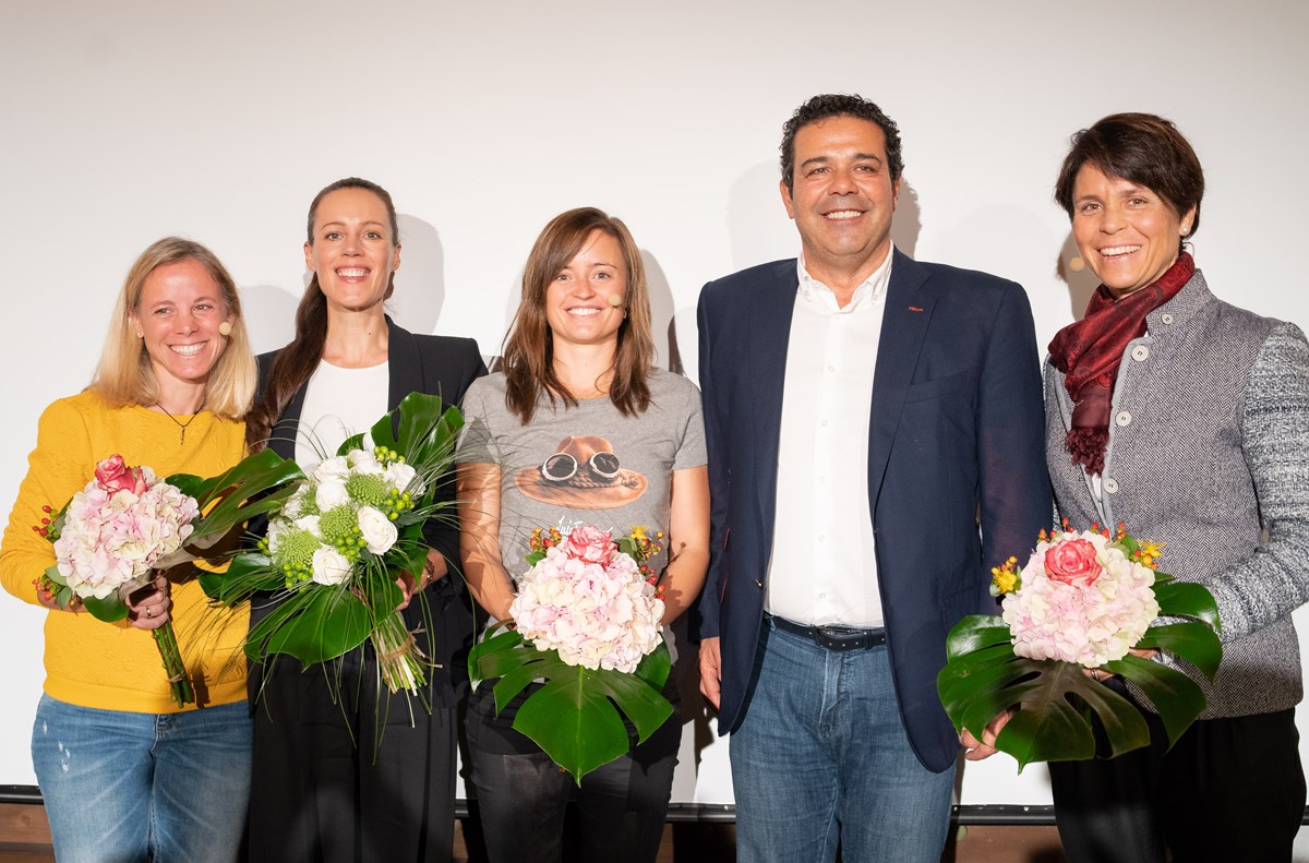 Isolde Kostner, Denise Karbon und Karin Oberhofer mit Cellina von Mannstein