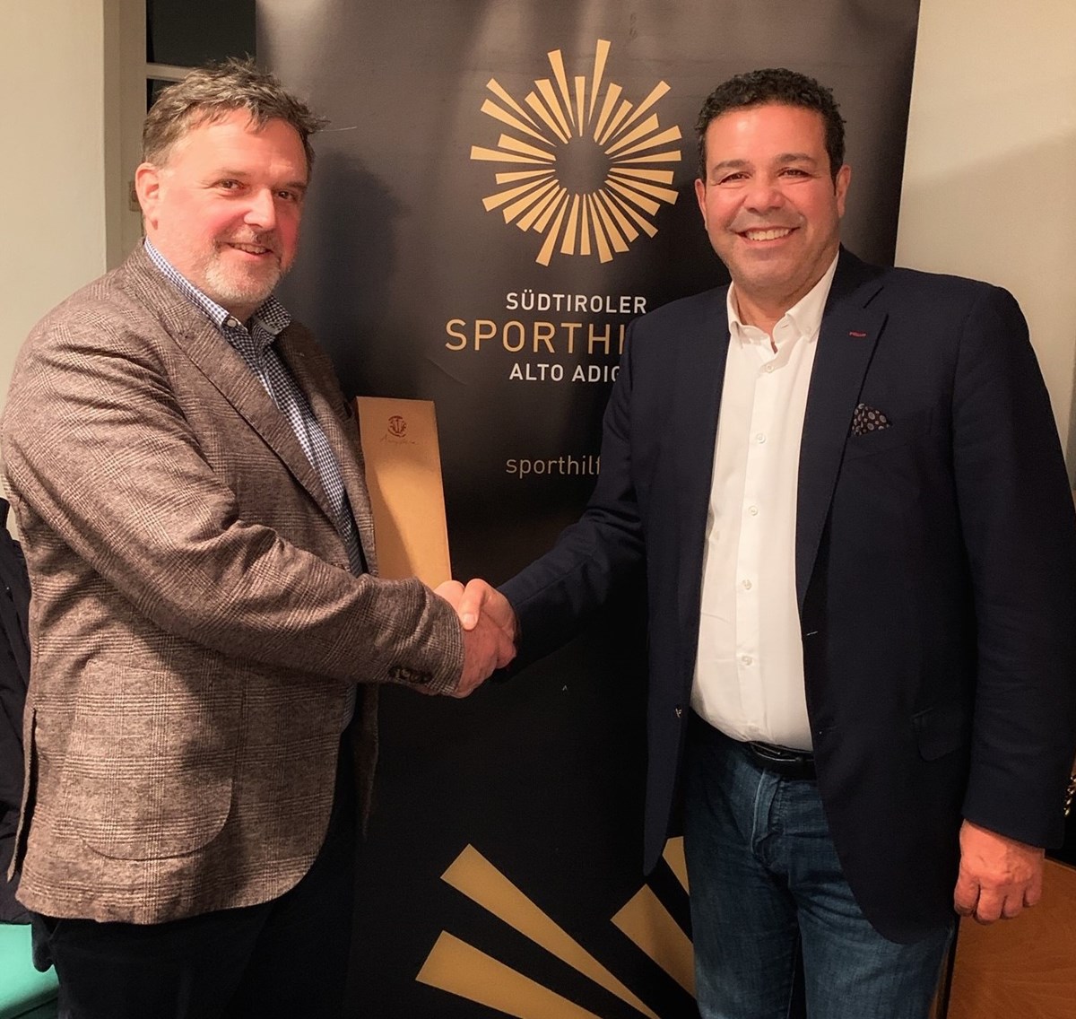 Giovanni Podini bedankt sich für fast 20 Jahre Vorstandsarbeit in der Sporthilfe bei Much Pichler