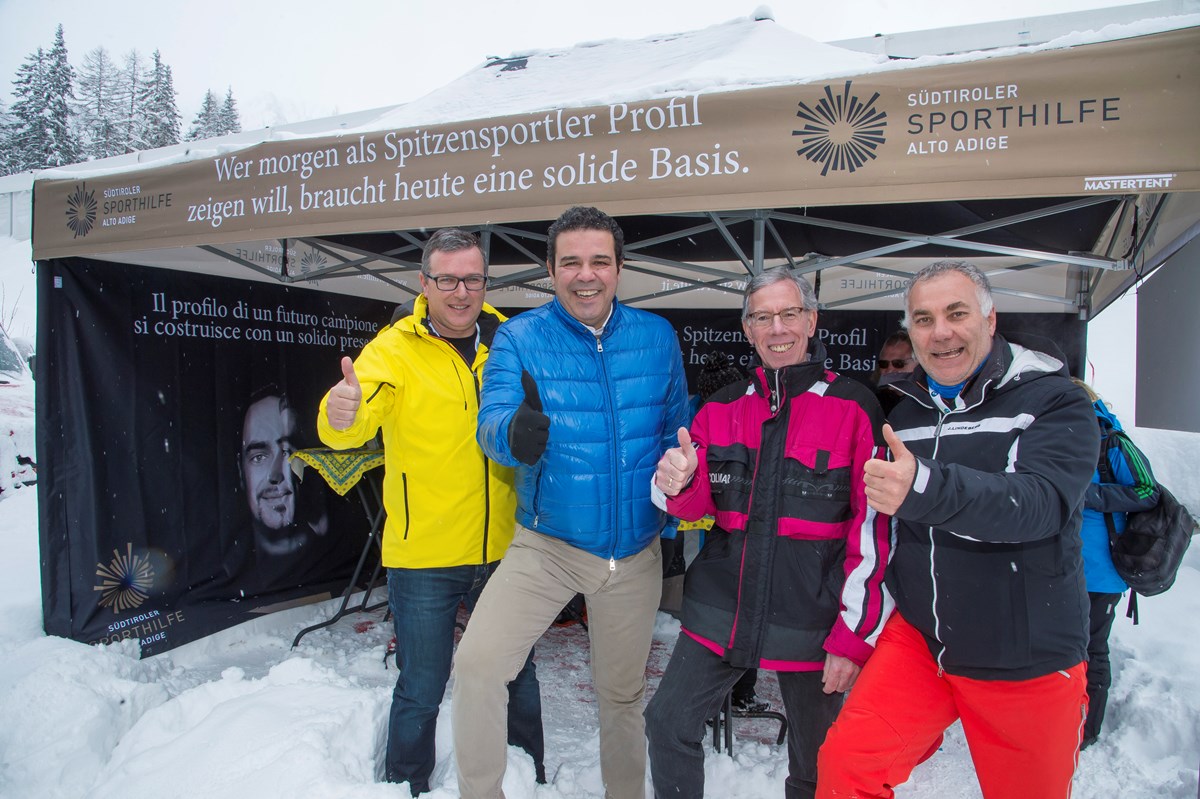 La punta di Sporthilfe Alto Adige con il nostro presidente Giovanni Podini (2° da sinistra) non vede l'ora della partenza di 10 giorni di sport e festa ad Anterselva