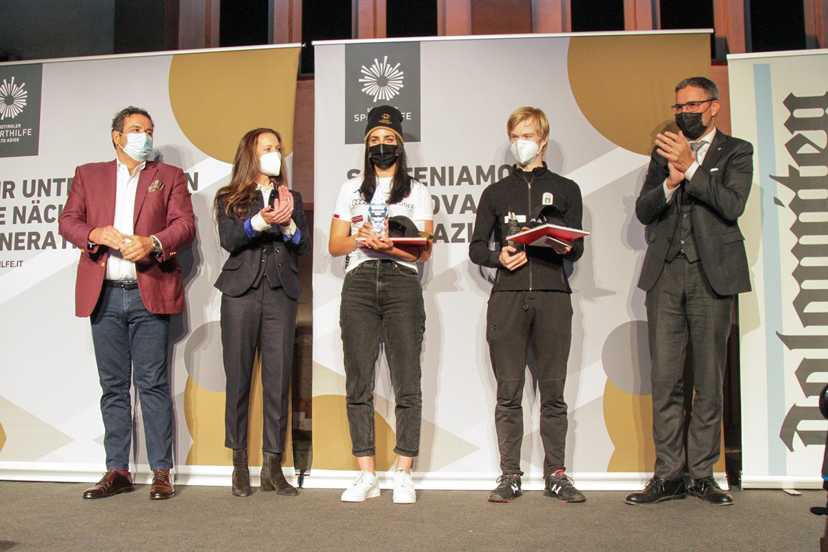 Giovanni Podini, Cellina von Mannstein, Rebecca Passler, Daniel Grassl e il presidente della giunta provinciale Arno Kompatscher