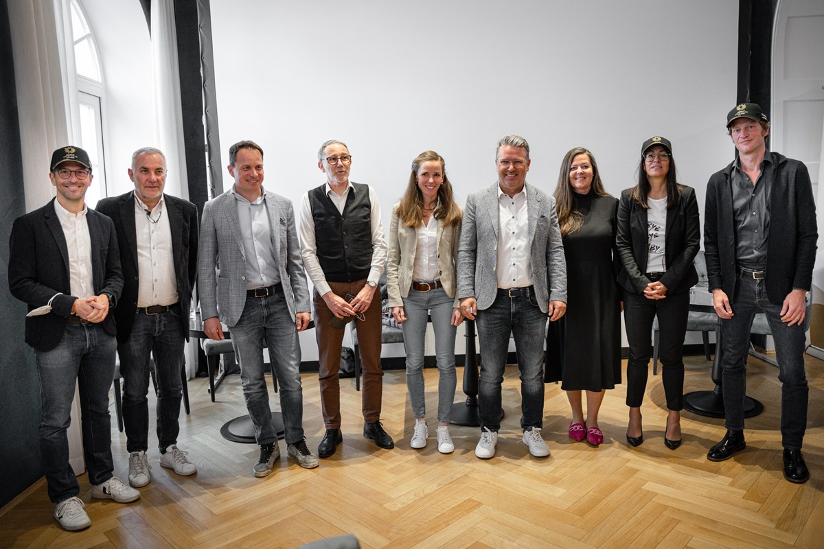 v.l. Thomas Demetz (Stiftung Sparkasse), Stefan Leitner, Florian Eisath, Armin Hölzl (Amt für Sport), Monika Niederstätter, Jochen Schenk, Ursula Obermair (Koordinatorin Great Season), Dorotea Mader, Harald Oberrauch (Vize-Präsident Unternehmerverband)